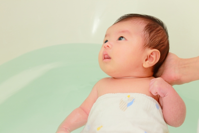 赤ちゃんの向き癖どうする？